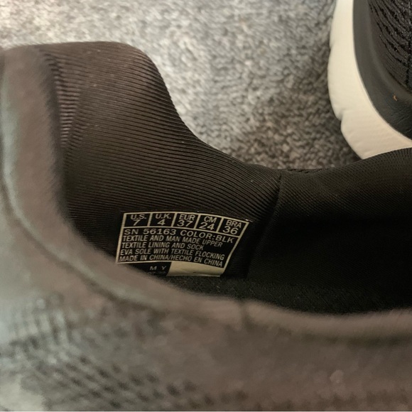 Skechers Sneaker Women’s Sz 7 Summits Black White Slip on - Picture 7 of 9